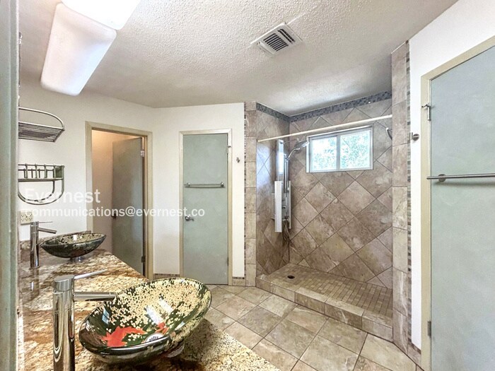 Building Photo - 8309 Wexford Dr