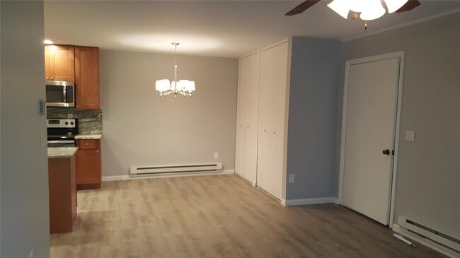 Building Photo - 45 Patterson Village Ct