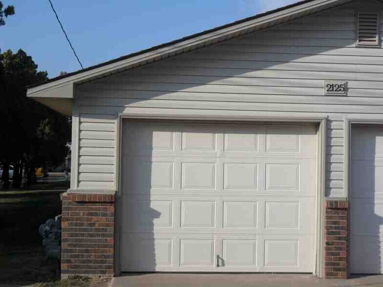 garage - 2125 N. Monroe