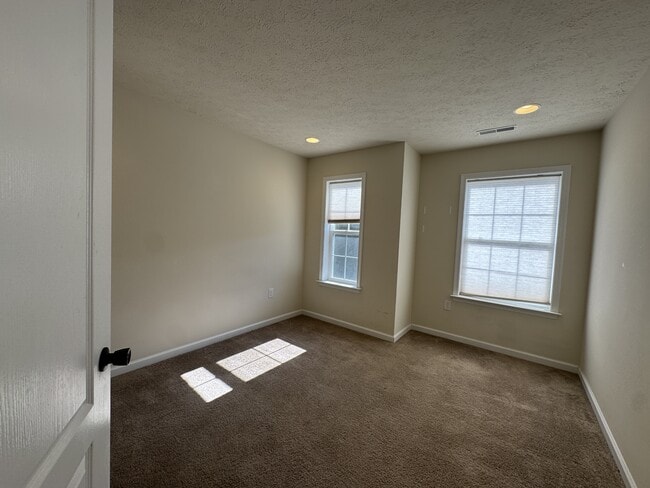 Building Photo - 3339 Sun Ct