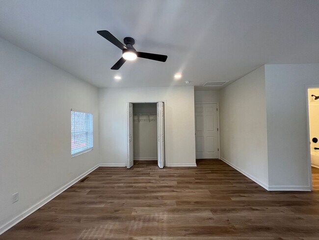 Building Photo - Newley Remodeled!