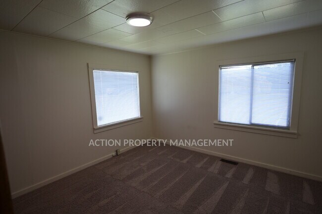 Building Photo - 3 bed 1 bath home in Port Angeles
