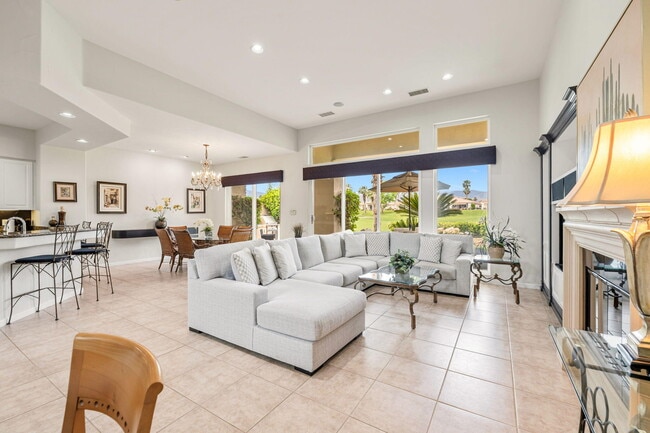 Building Photo - 727 Arrowhead Dr