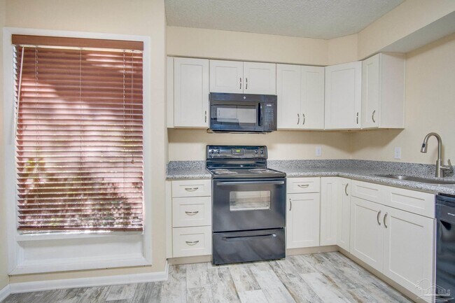 Building Photo - 18 Hillbrook Way