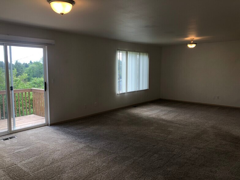 Building Photo - 504 SW City View St