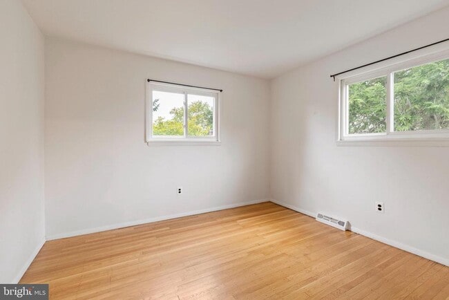 Building Photo - 209 Hillside Ave