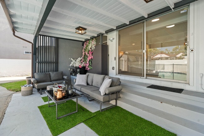 Building Photo - 140 N Carson Rd