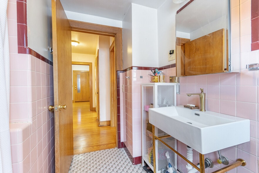 Building Photo - 302 S Brooks St