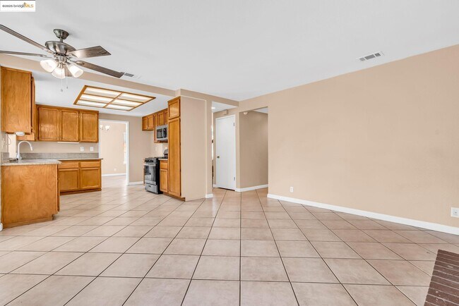 Building Photo - 4820 Ridgeview Dr