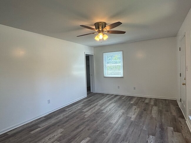 Building Photo - 1829 Inverness Dr