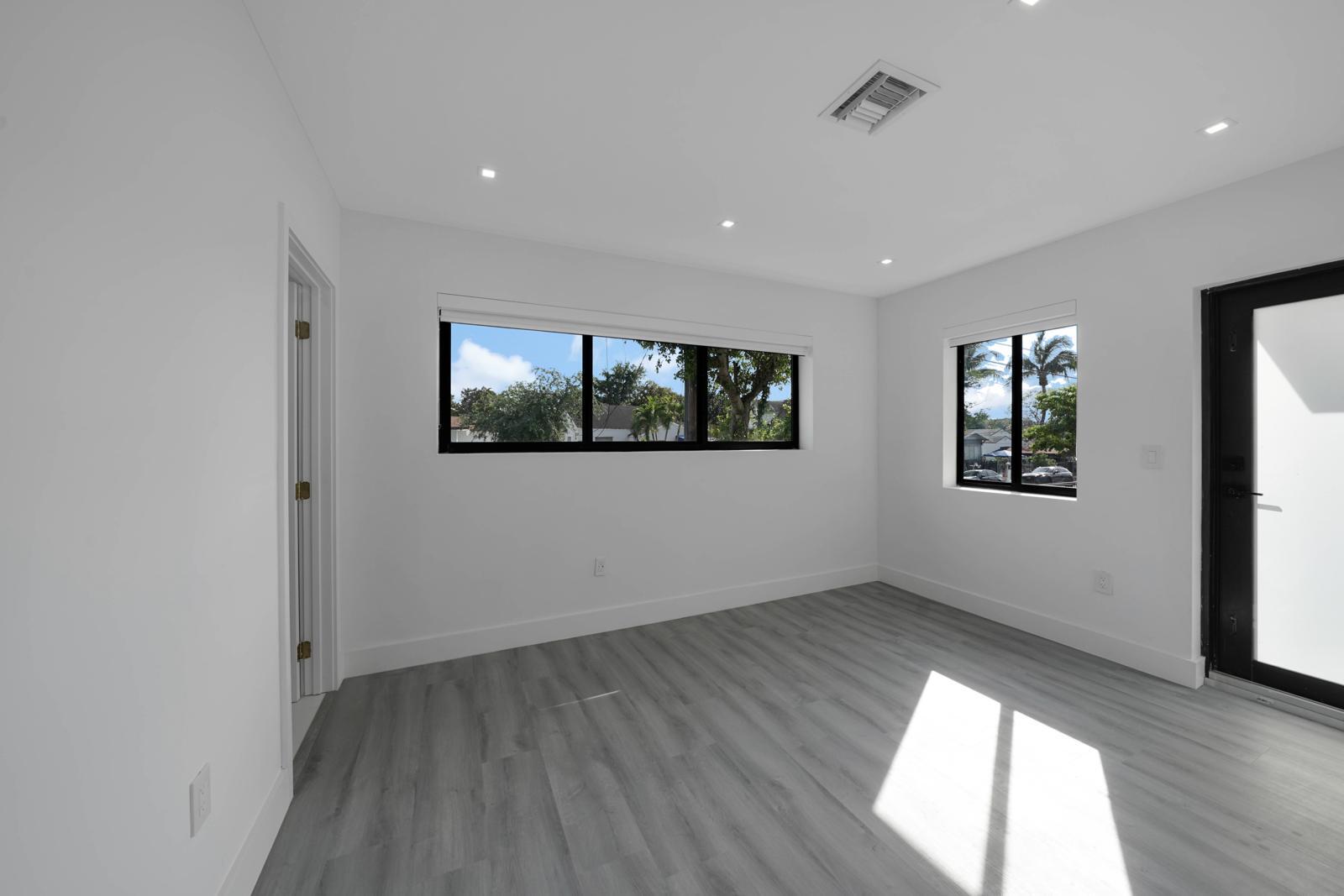Building Photo - 1103 SW 12th St