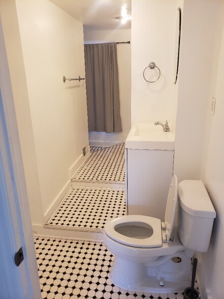 Building Photo - 602 Middle St