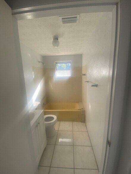 Building Photo - 1541 McCollum St