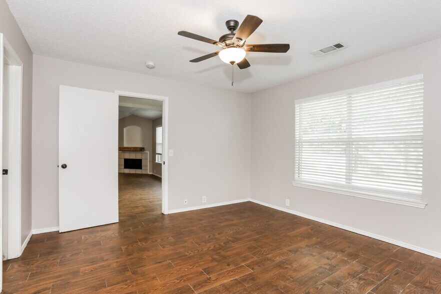 Building Photo - 100 Walnut Dr