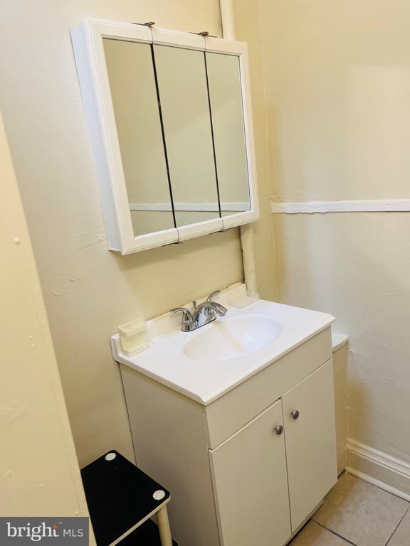 Building Photo - 1822 N Milton Ave