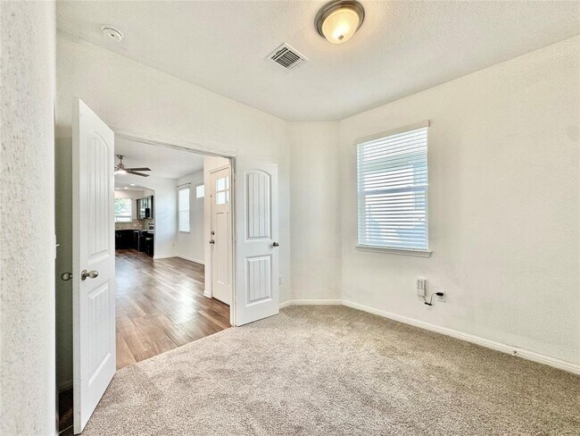 Building Photo - 1701 Logan Dr