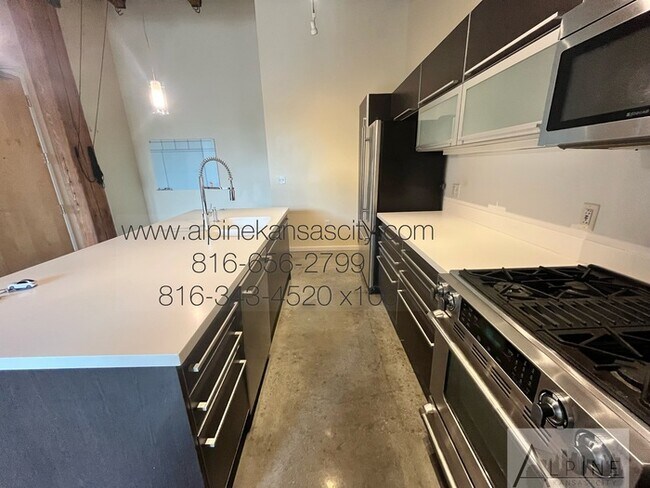 Building Photo - River Market Loft, Secured Parking