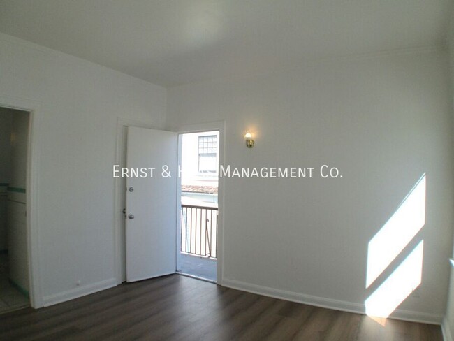 Building Photo - Great 1 Bedroom Apartment in Historical Wi...