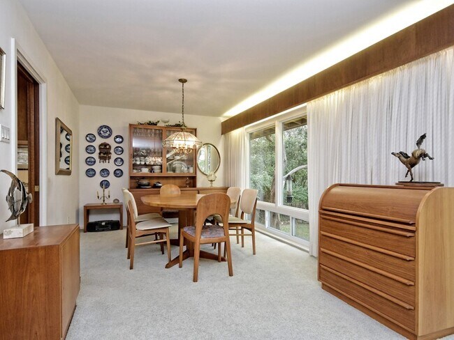 Building Photo - 6001 Highland Hills Dr