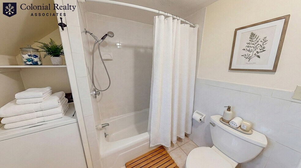 Building Photo - 174 Cushing St