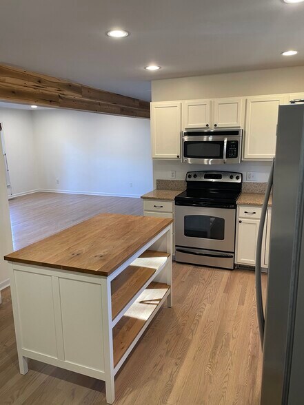 Building Photo - 705 Cash St