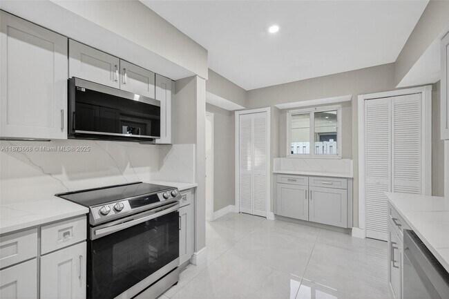 Building Photo - 2201 NE 52nd St