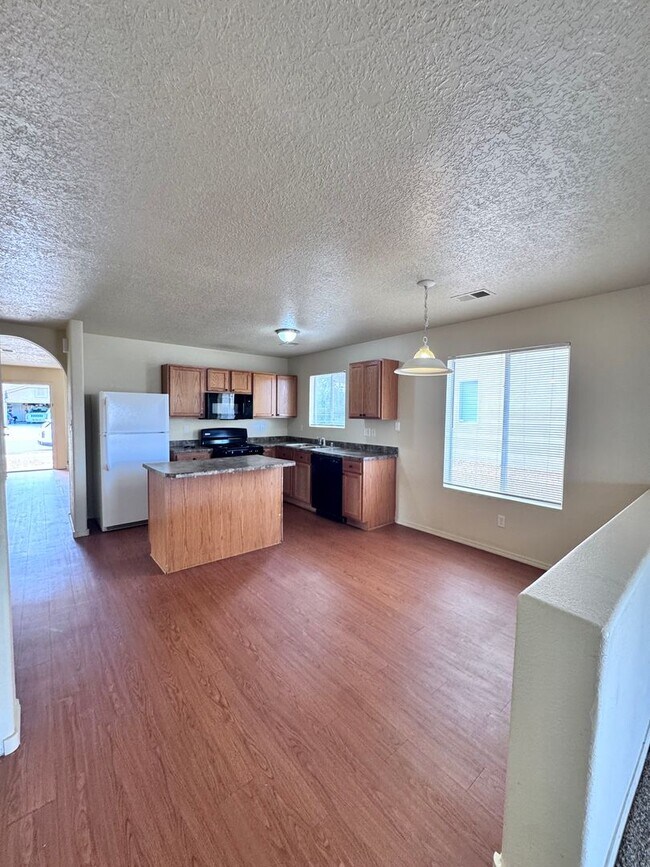 Building Photo - 760 Deerbrush Ct SW