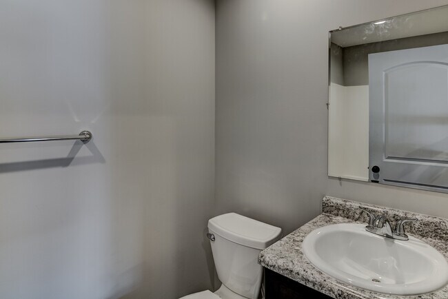 Building Photo - 600 W 9th St