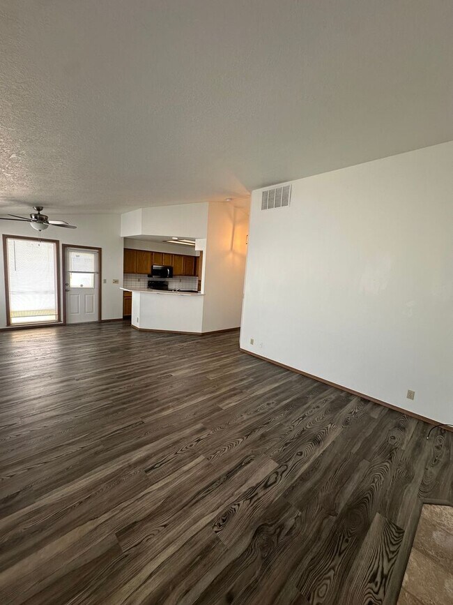 Building Photo - Tranquil & delightful 3-bedroom, 2-bathroo...