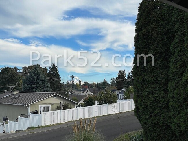 Building Photo - North Tacoma 4 Bed 2 Bath Single Family Home