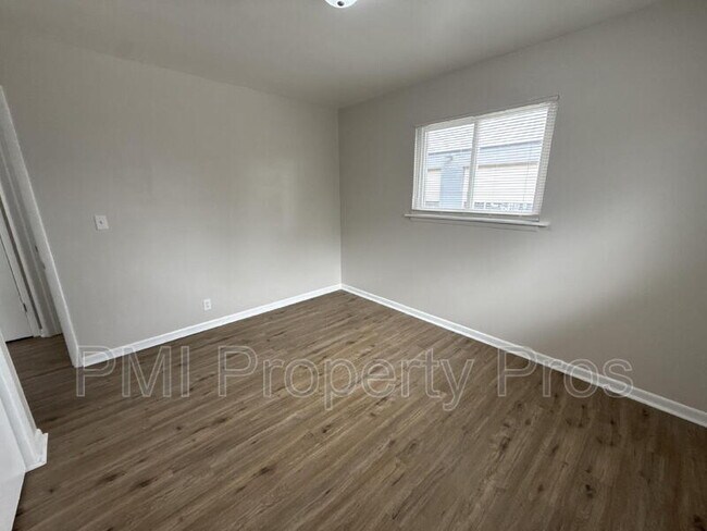 Building Photo - 7701 W Hampton Ave