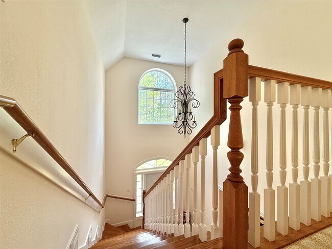 Building Photo - 16201 Surrey Ln