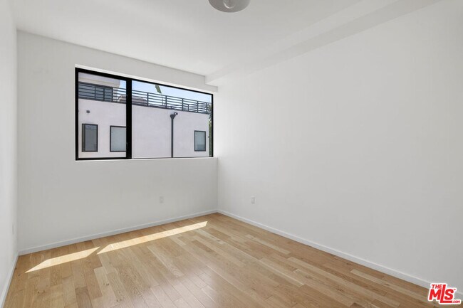 Building Photo - 1411 Roca Ln