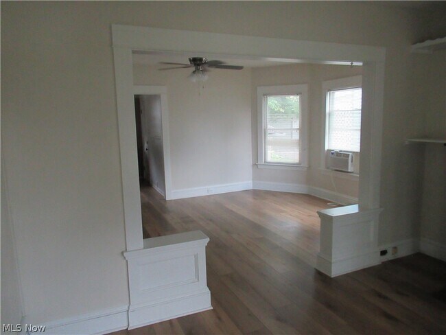 Building Photo - 1520 Ridgewood Ave