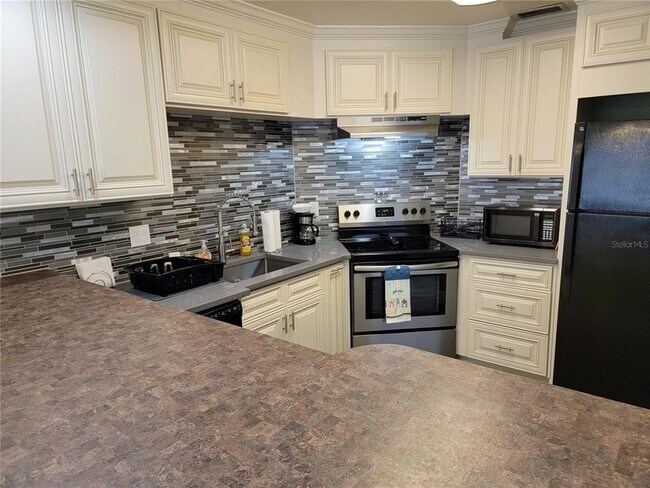 Building Photo - 1515 Pinellas Bayway S