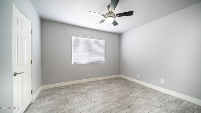 Building Photo - 717 E Palmaire Ave