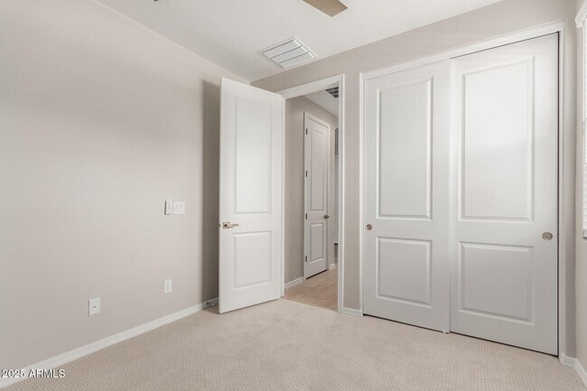 Building Photo - 34906 N Hawley Dr