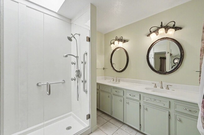 Building Photo - 122 Warbonnet Dr