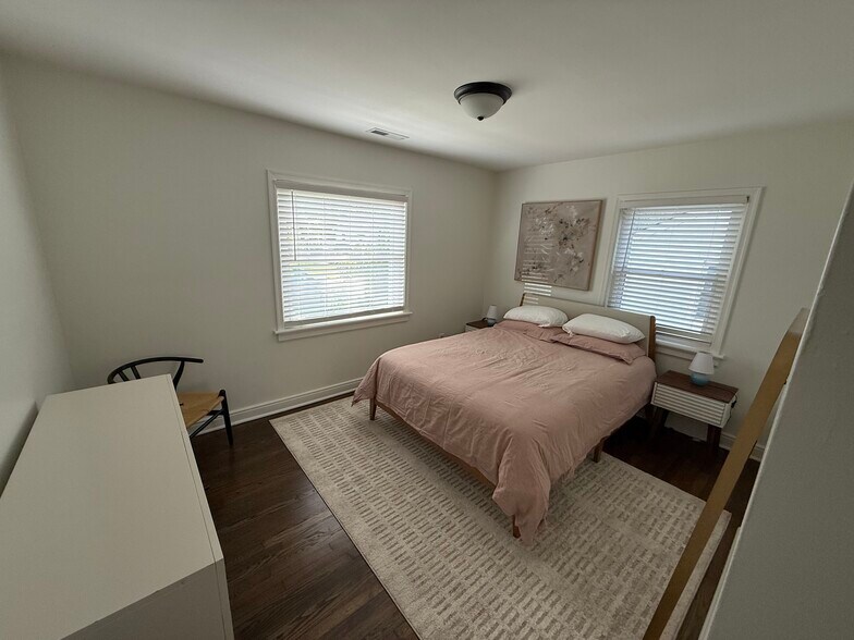 Building Photo - 807 Hill Top Dr
