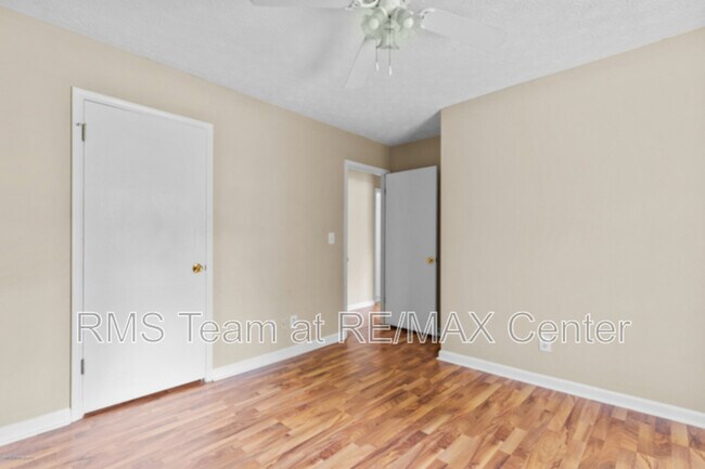 Building Photo - 625 Oxford Hall Dr SW