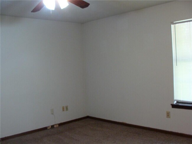 Building Photo - 2331 Newgate Dr