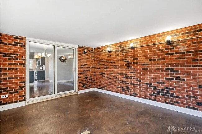 Building Photo - 5300 Saum St