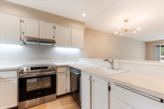 Building Photo - 5150 S Landing Dr