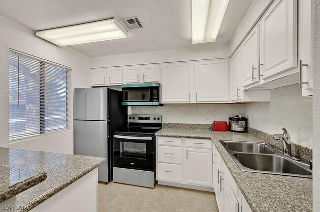 Building Photo - 5493 Indian River Dr