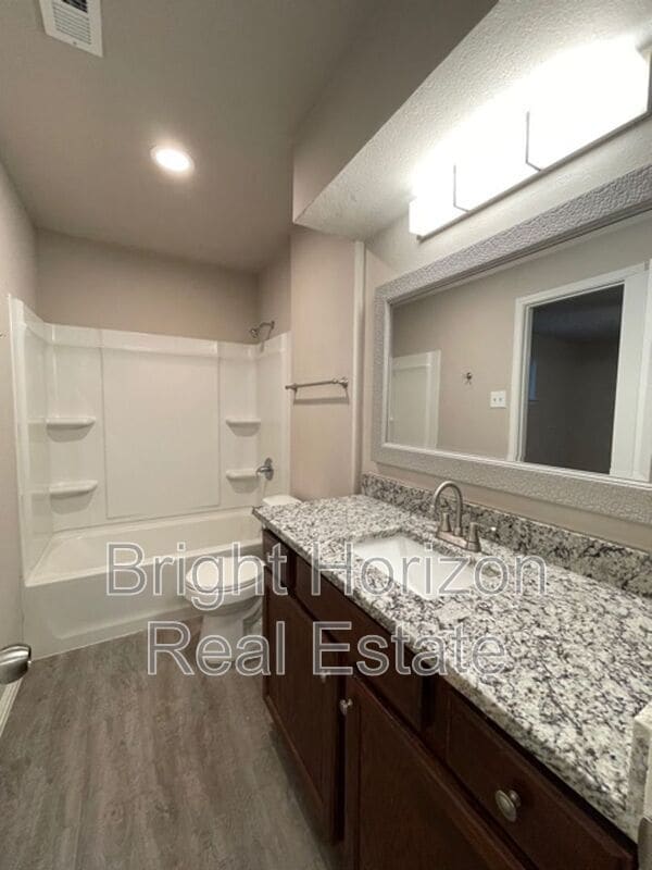 Building Photo - 1017 Mullins St