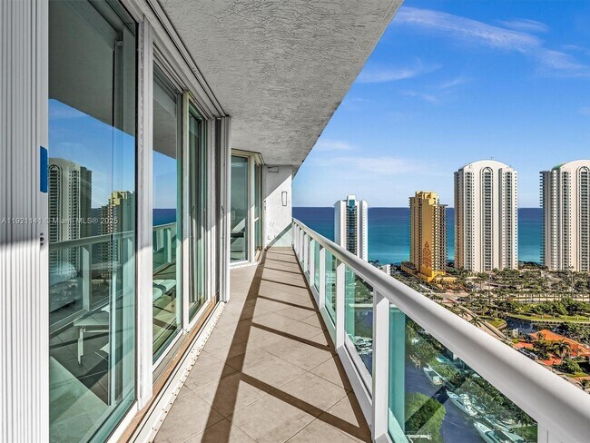 Building Photo - 16500 Collins Ave