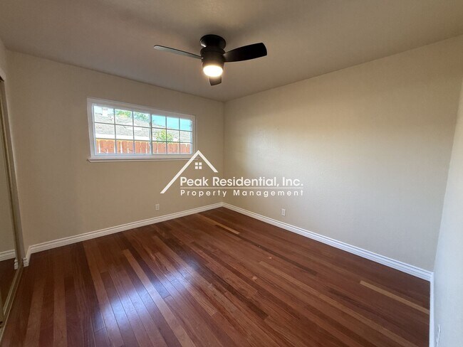 Building Photo - Spacious 3bd/2ba Carmichael Home With Sun Room