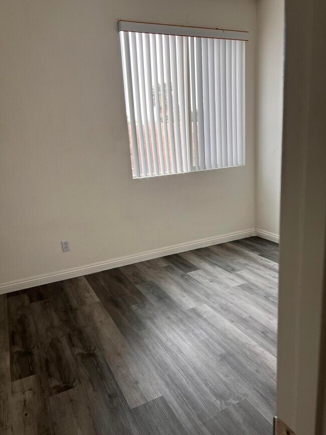 Building Photo - 3406 Club Rancho Dr