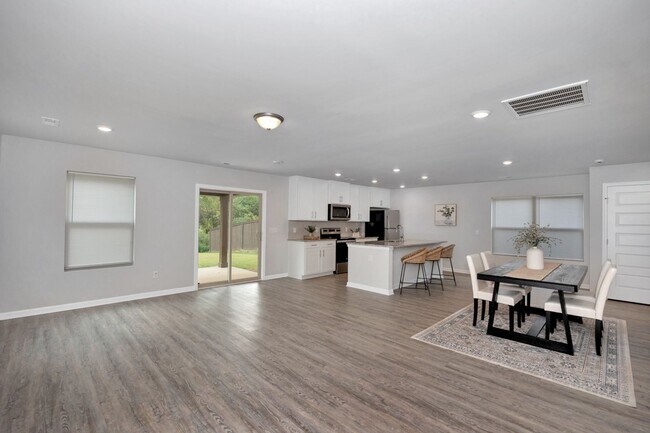 Building Photo - 3 Bedroom House in East Limestone