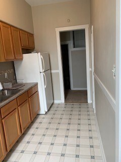 Building Photo - 111 E 9th St